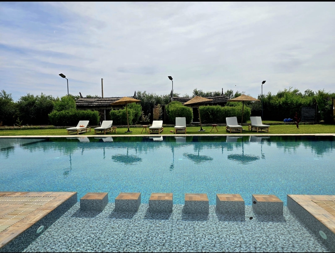 La spacieuse – Immense piscine sans vis à vis, terrain pétanque – Jusqu&rsquo;à 13 personnes, à partir de 450€