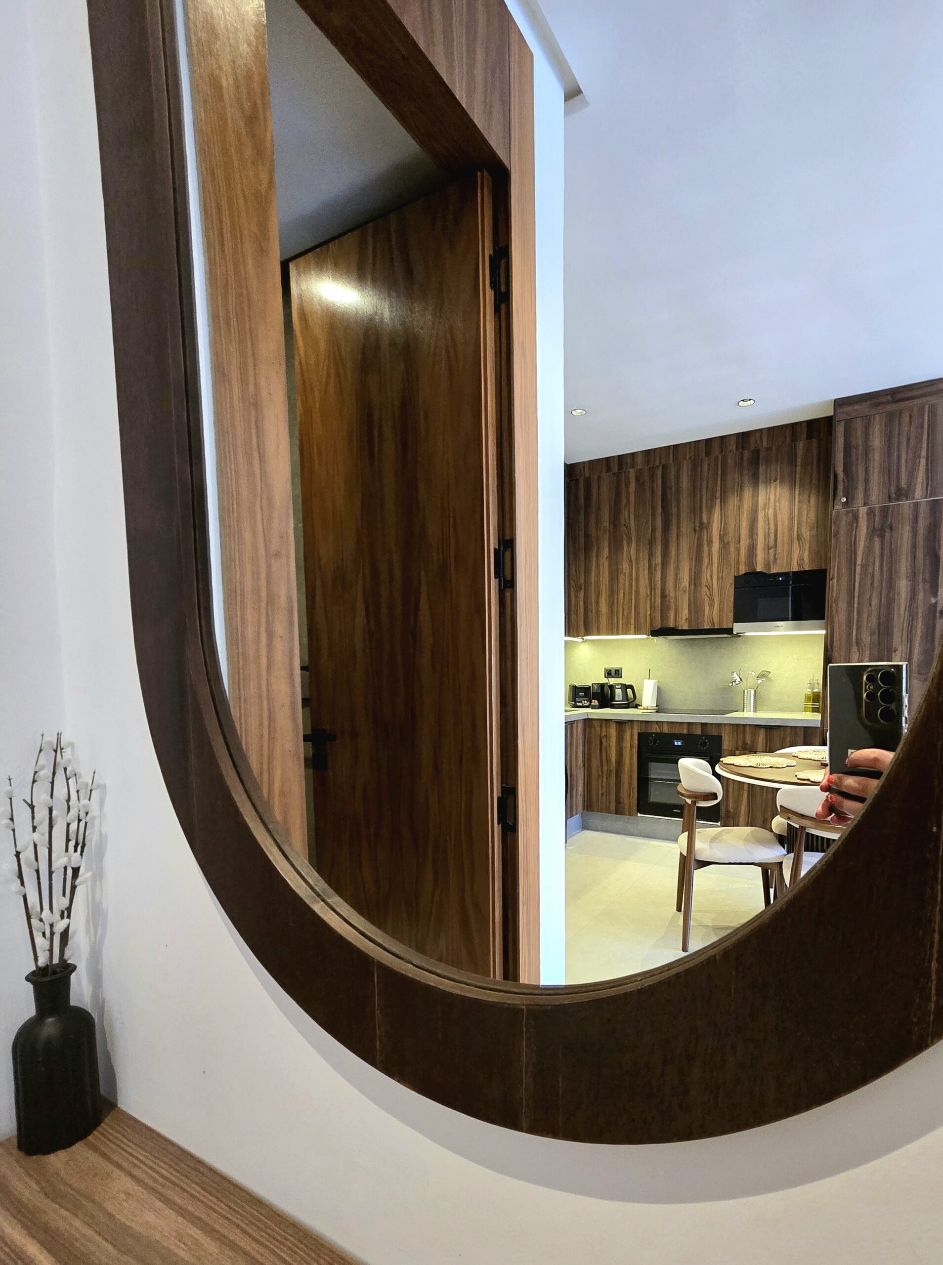 Cuisine entièrement équipée moderne dans un appartement en location courte durée à Marrakech